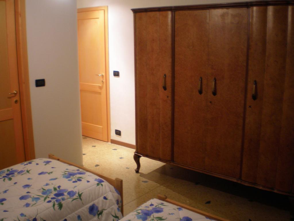 Bed And Breakfast Arcobaleno Bolonya Oda fotoğraf